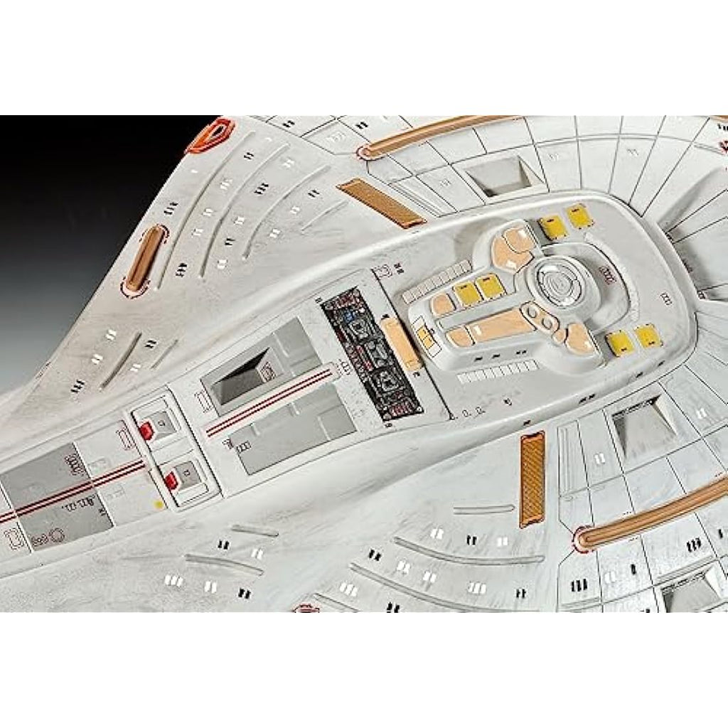 Revell U.S.S. Voyager 1:670 Scale Plastic Model Kit – Sci-Fi Spacecraft