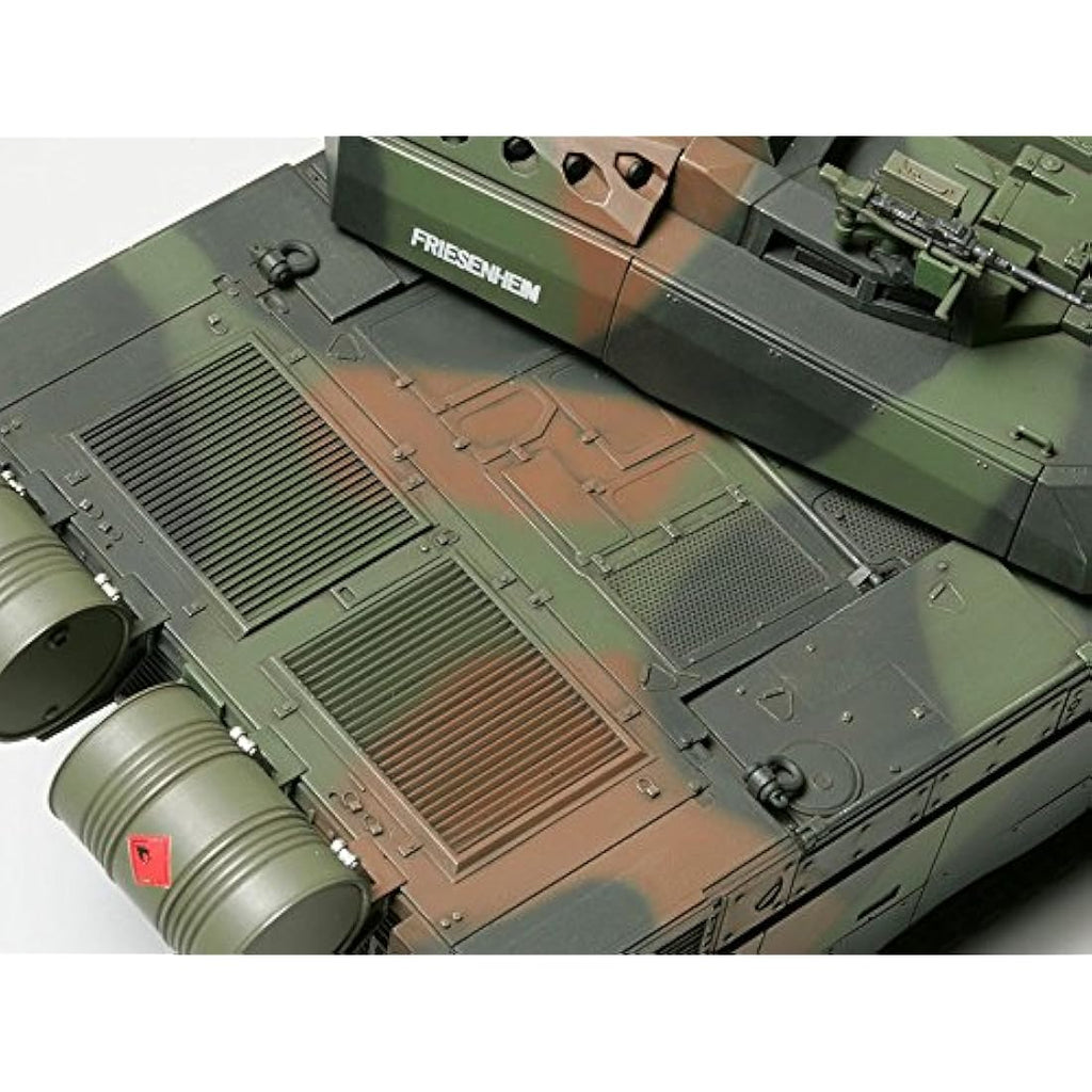 Tamiya 1:35 French Leclerc Series 2 Tank - Plastic Model Building Kit