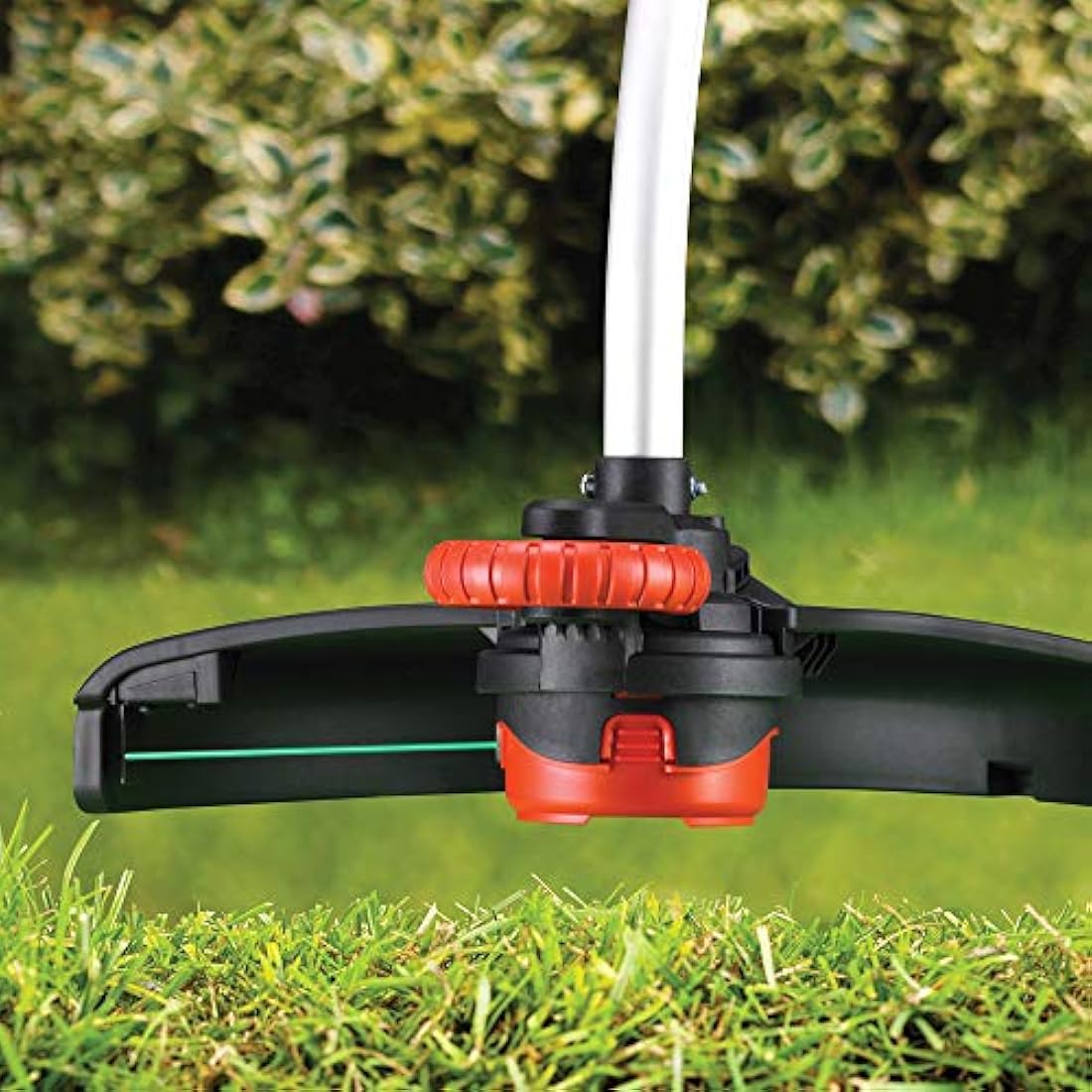 BLACK+DECKER Electric Strimmer – 700W Corded Grass Trimmer, 33cm