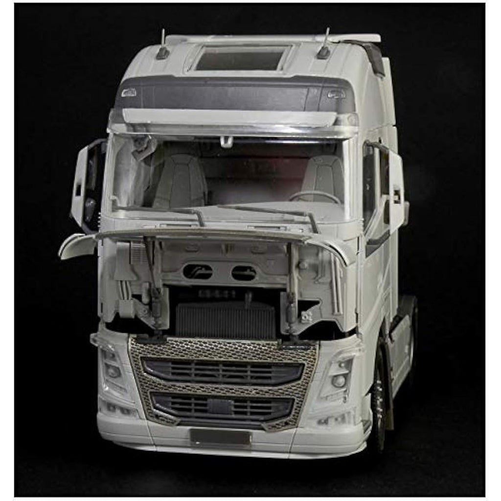 Italeri 1:24 Volvo FH16 Globetrotter XL Truck Scale Model Kit
