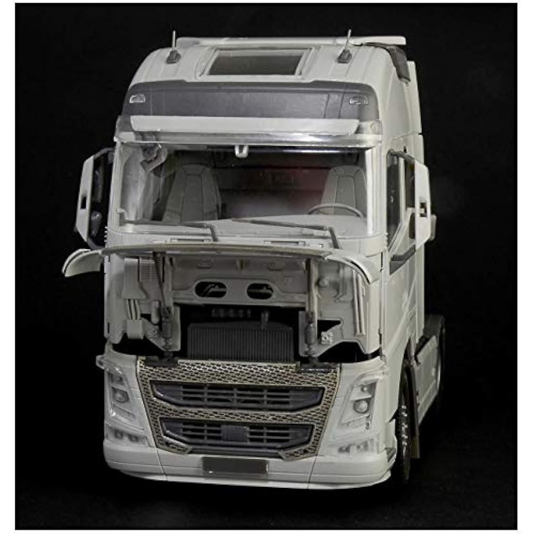 Italeri 1:24 Volvo FH16 Globetrotter XL Truck Scale Model Kit