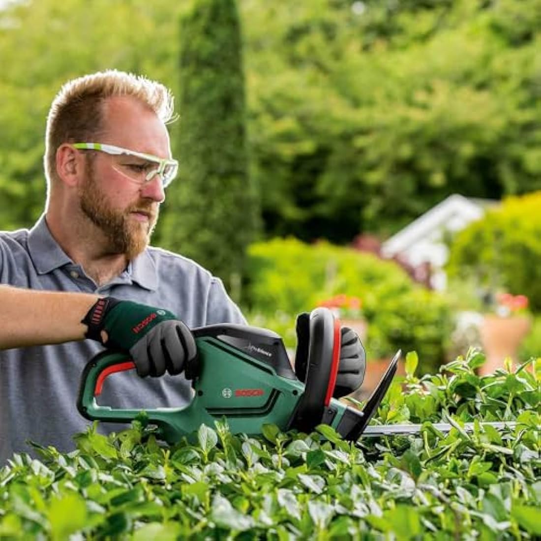 Bosch UniversalHedgeCut 50 – 480W Electric Hedge Trimmer, 50cm Blade