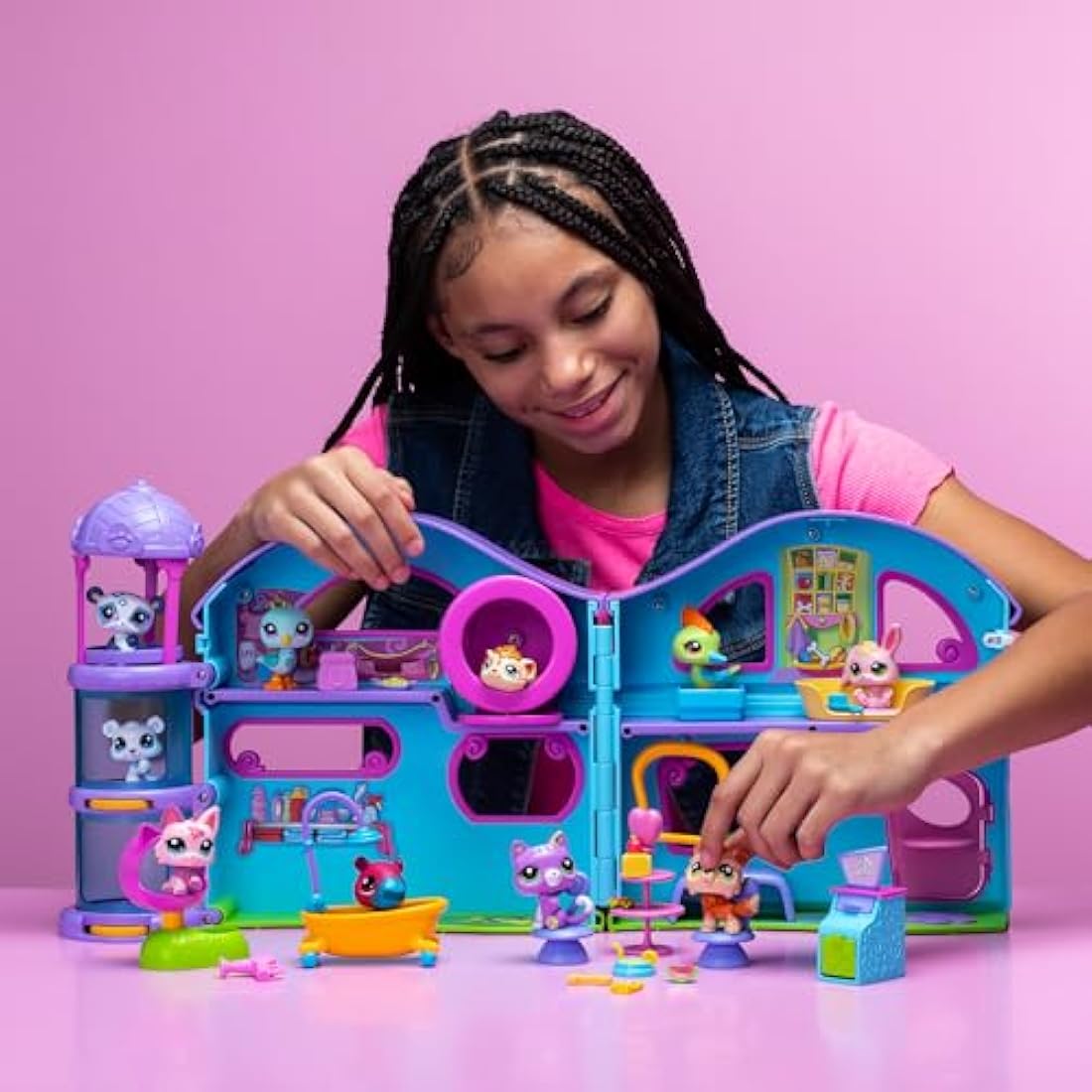 Littlest Pet Shop Series 2 Pet Shop Playset with 2 Mini Figures