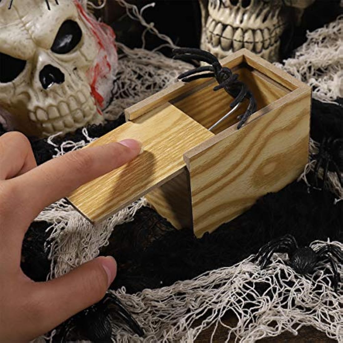 Toyvian Spider Prank Box – Handmade Wooden Surprise Joke Toy for Kids