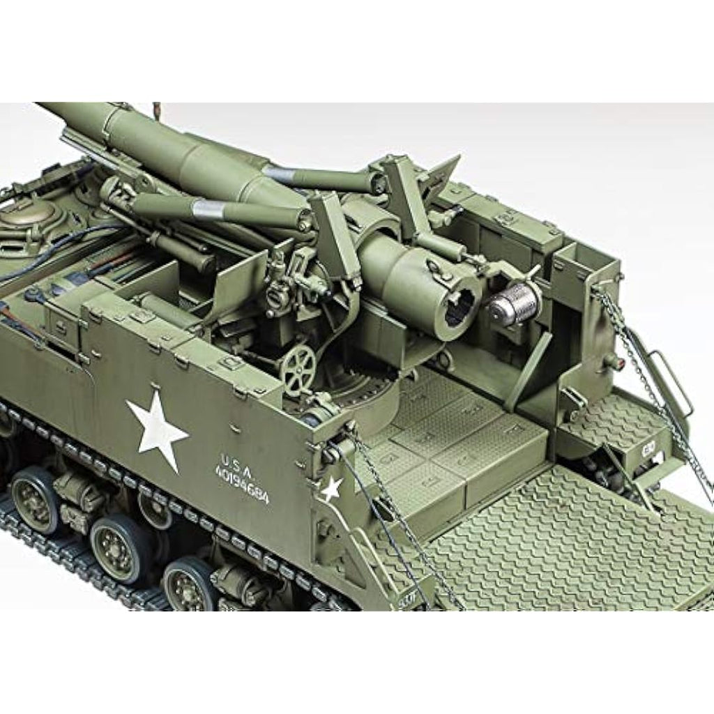 Tamiya 1:35 Scale Model Tank Kit with 8 Figurines - 300035351