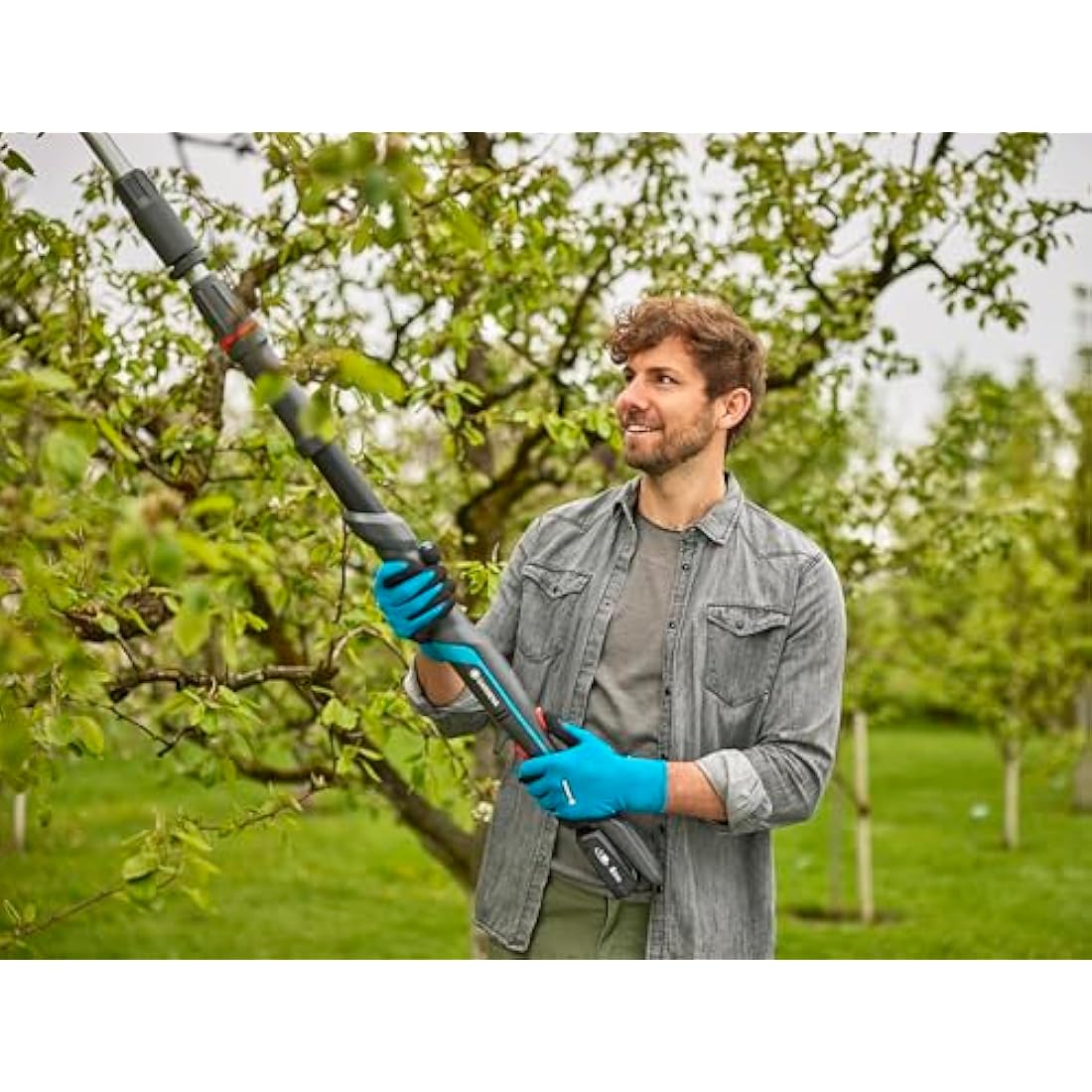 Gardena HighCut 250/18V P4A Cordless Telescopic Tree Pruner