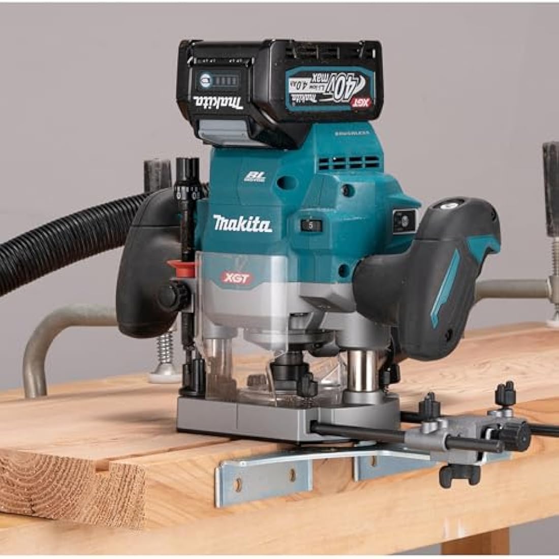 Makita RP001GZ02 40V Max XGT Brushless Router – 1/2" Plunge Base