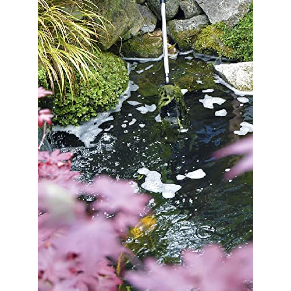 Hozelock Blanketweed Algae Brush – Telescopic Pond Cleaning Tool
