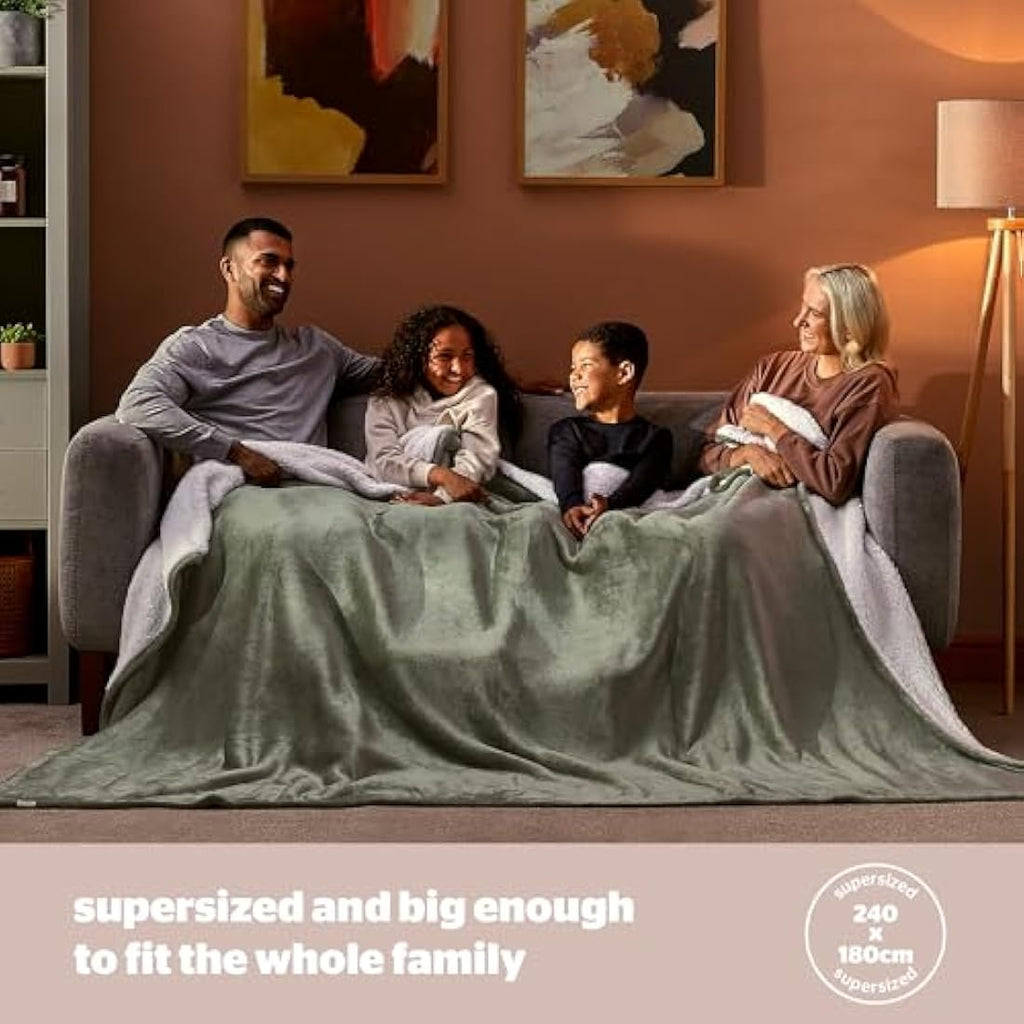 Silentnight Snugsie Giant Fleece Blanket – Reversible Sherpa Throw Green