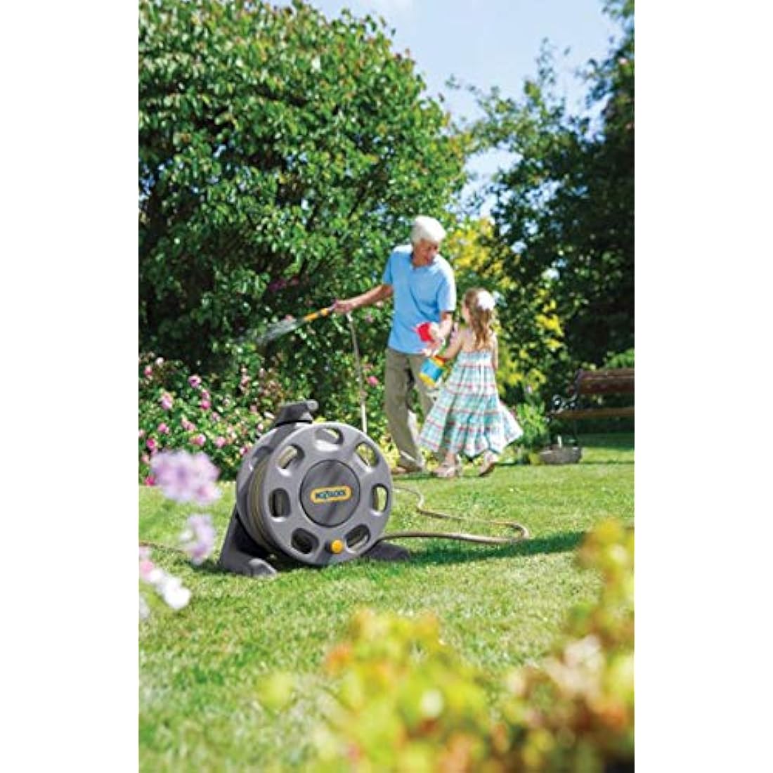 Hozelock Compact 30m Garden Hose Reel – Manual Rewind Storage Frame