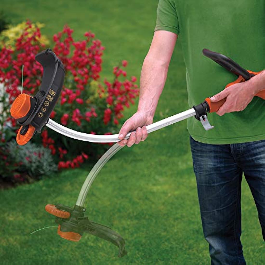 BLACK+DECKER Electric Strimmer – 700W Corded Grass Trimmer, 33cm