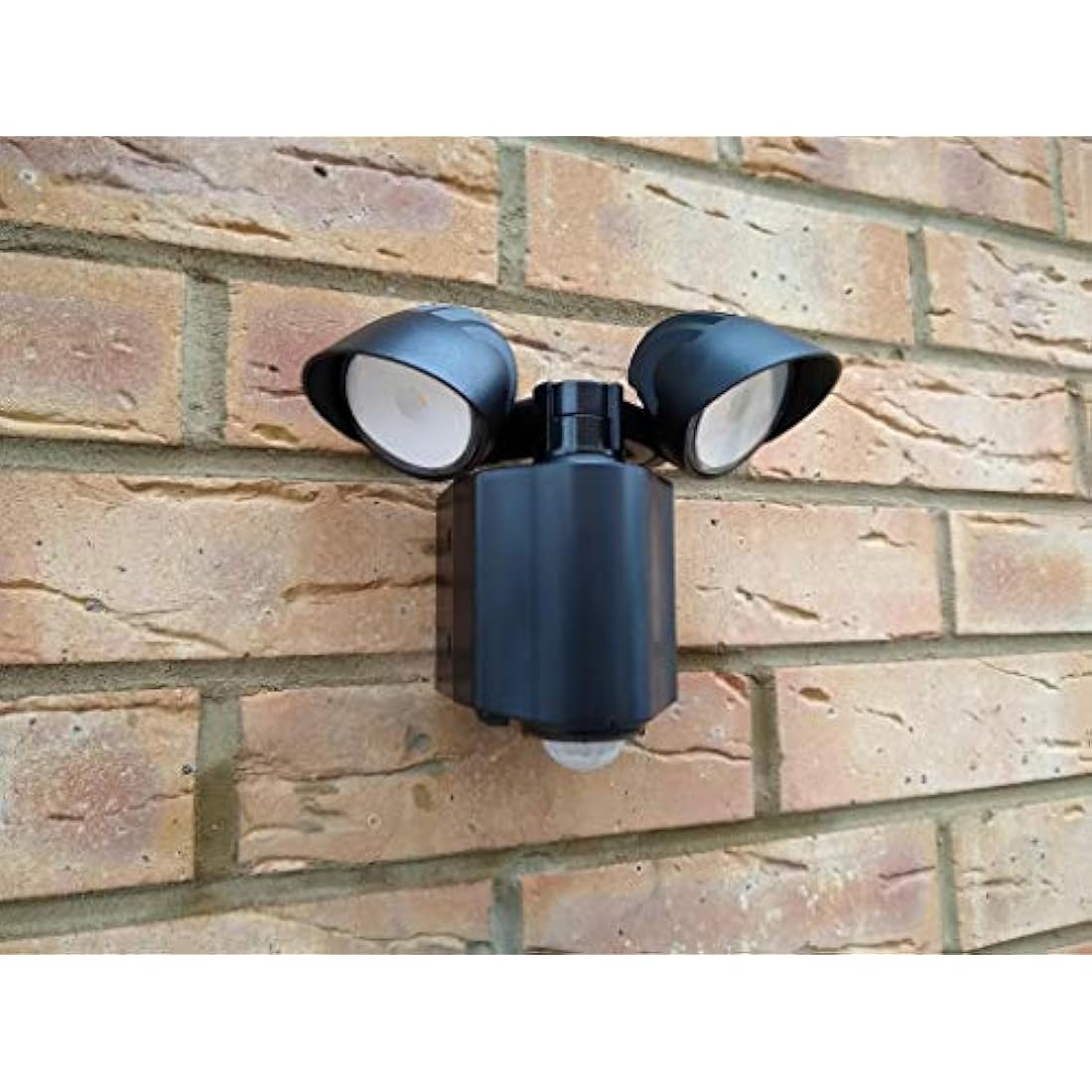 Knightsbridge LED Twin Spot Security Light with PIR Sensor - Black