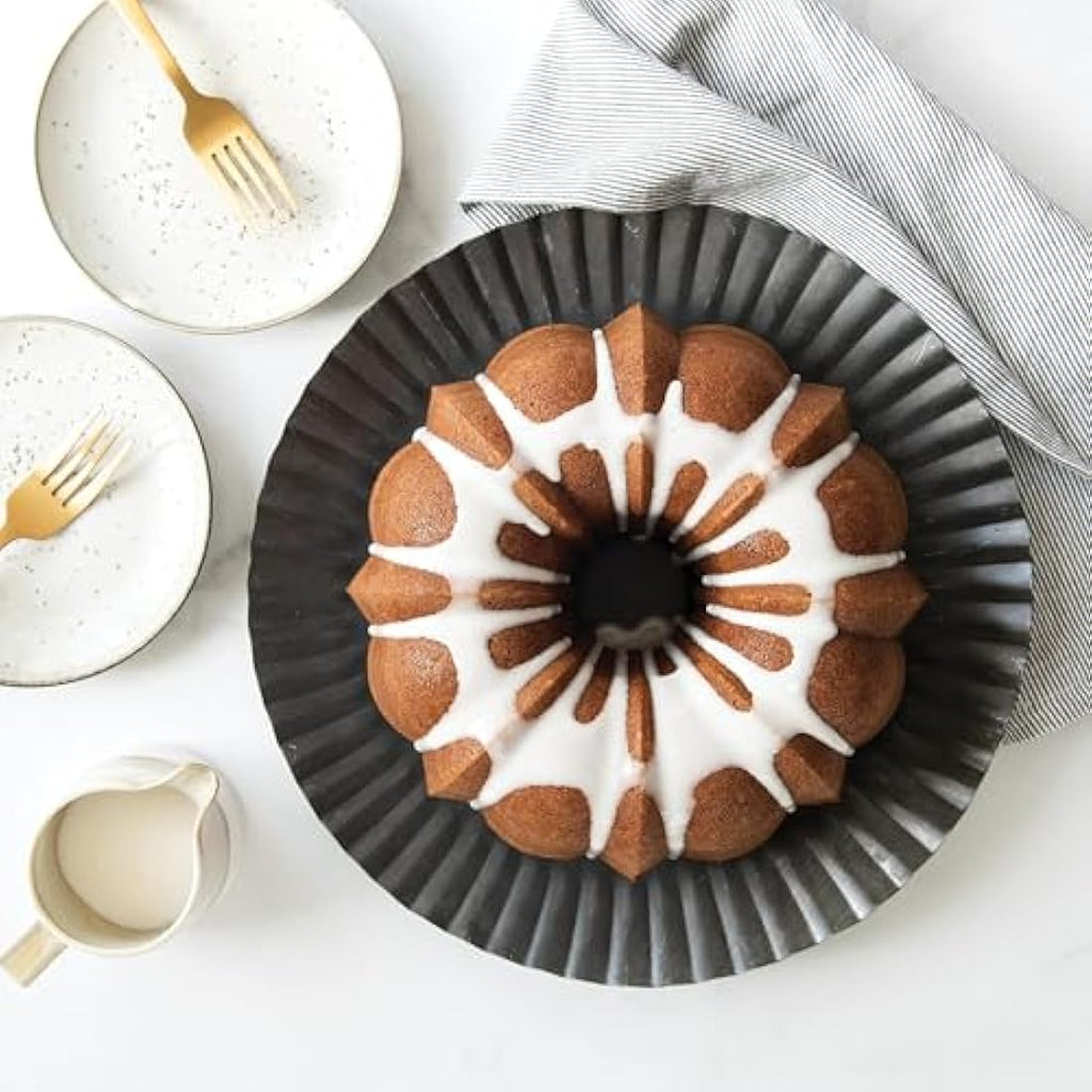 Nordic Ware 12-Cup Bundt Pan – Cast Aluminium Non-Stick Cake Tin, Gold