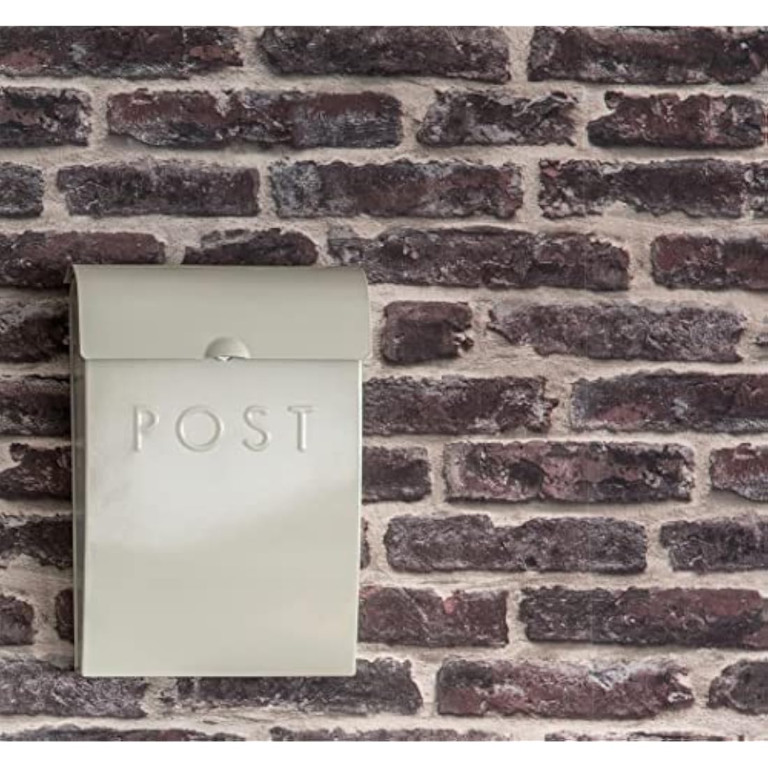Garden Trading Wall Mounted Post Box – Lockable Steel Letterbox