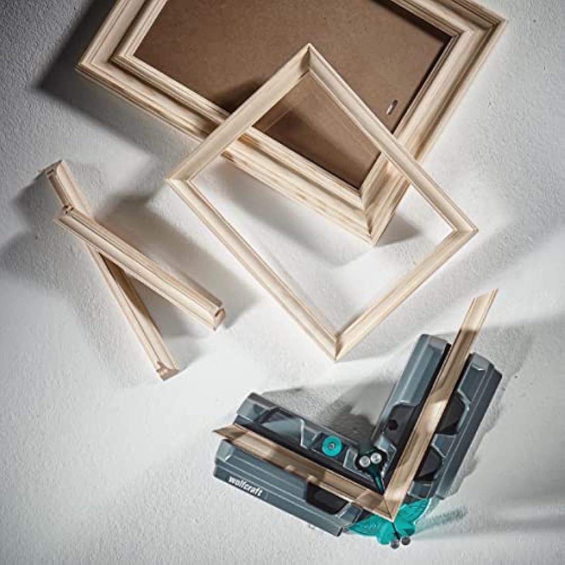 wolfcraft 2-in-1 Bevel and Mitre Box for Precise Baseboards – 100mm