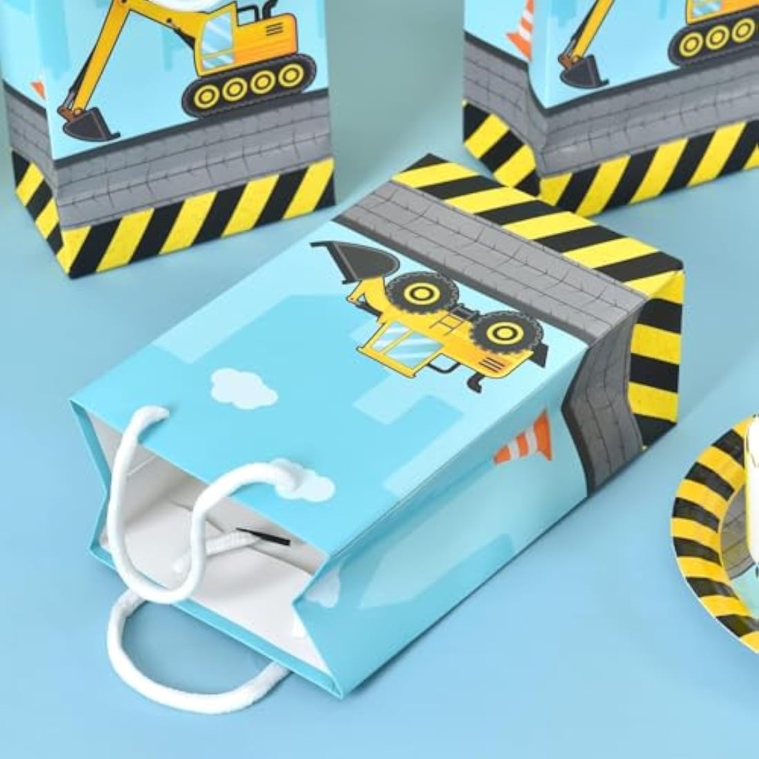 WERNNSAI Construction Party Favor Bags | 16 Pack Truck Gift Bags with Handles