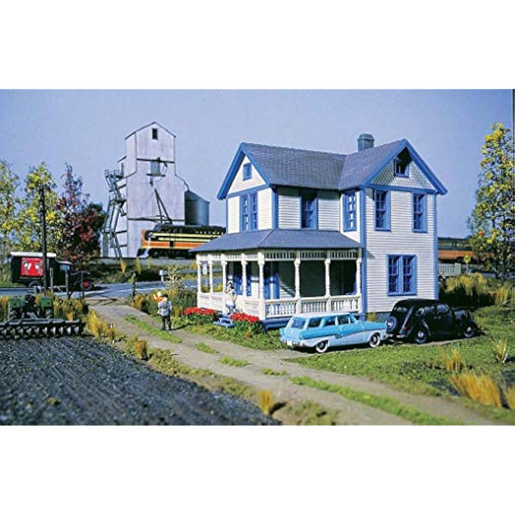 Walthers Cornerstone Aunt Lucy's House Model Kit with LED Lighting