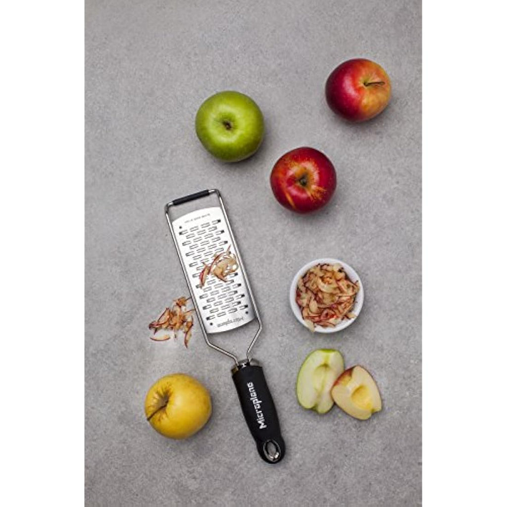 Microplane Gourmet Ribbon Grater – Stainless Steel & Black Kitchen Tool