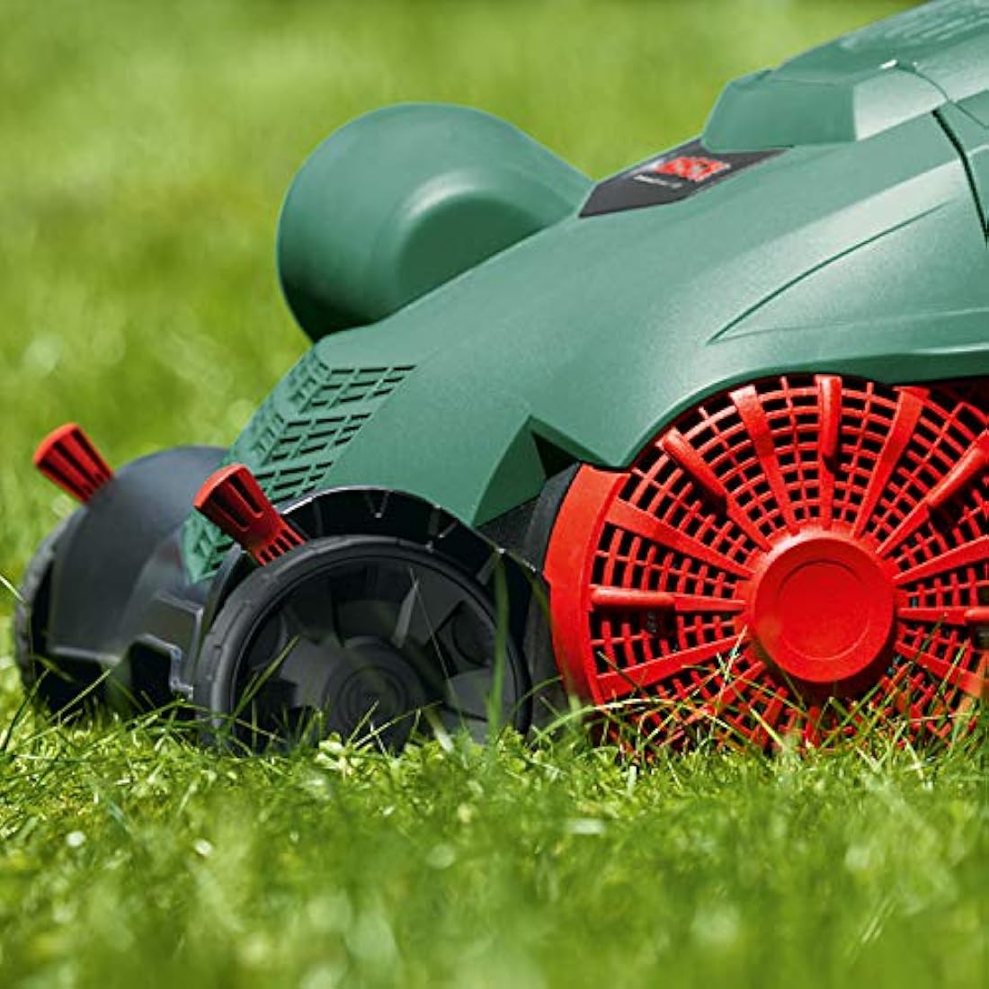 Bosch UniversalRake 900 Electric Lawn Raker – 32cm Width, 50L Box