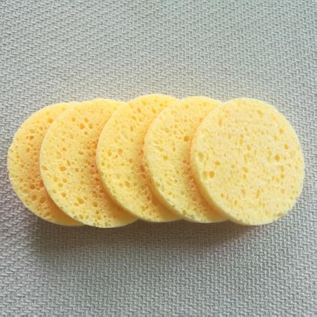 Healifty 50pcs Natural Wood Pulp Facial Sponges | Round Cellulose Beige