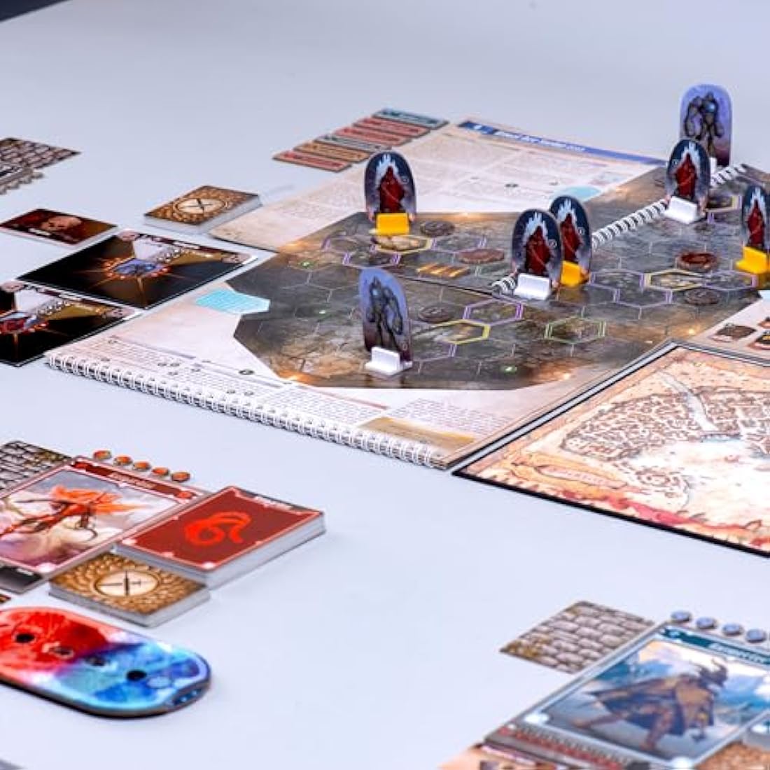 Feuerland Spiele Gloomhaven: Die Pranken des Löwen – Brettspiel