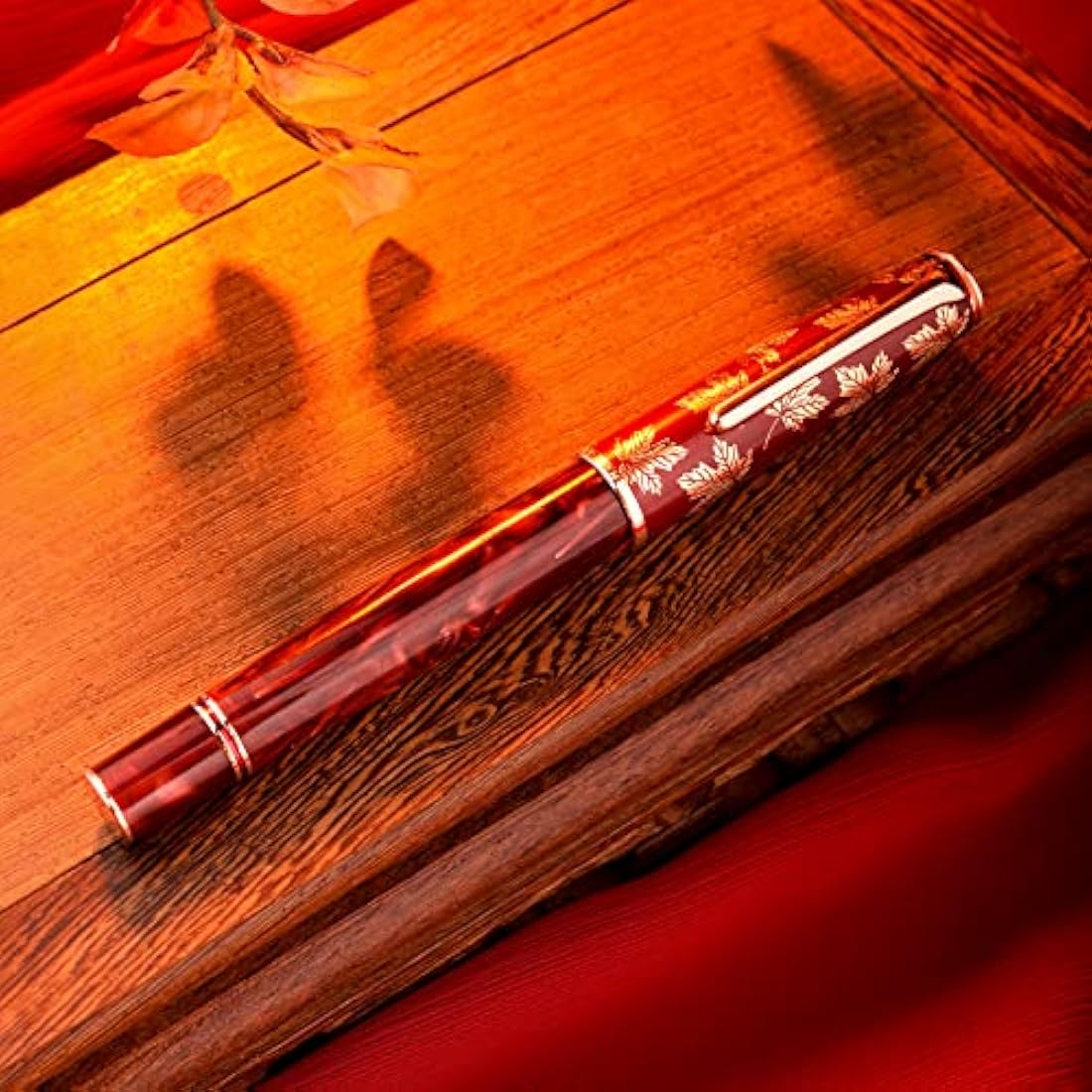 Hongdian N8 Red Acrylic Fountain Pen | Long Blade Fine Nib & Case