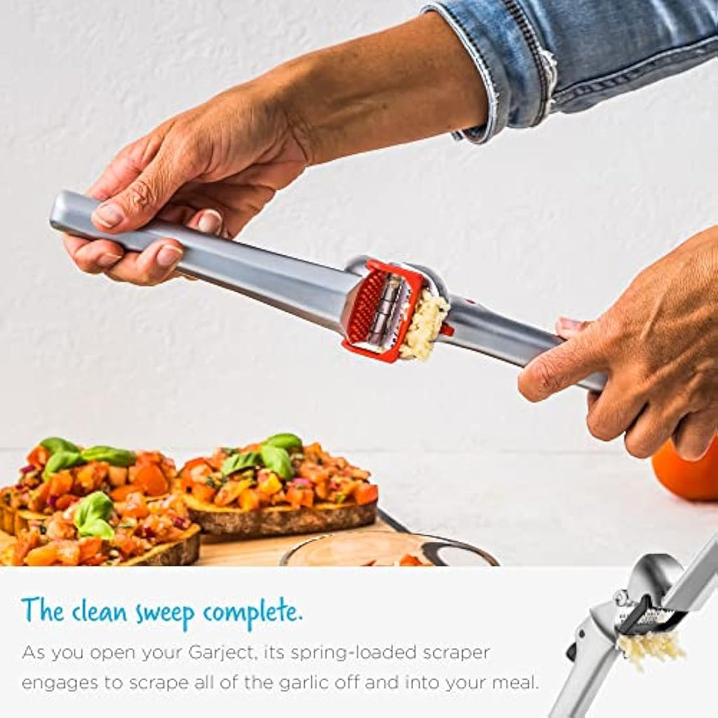 Dreamfarm Garject – 2-in-1 Garlic Press and Mincer with Peel Ejector