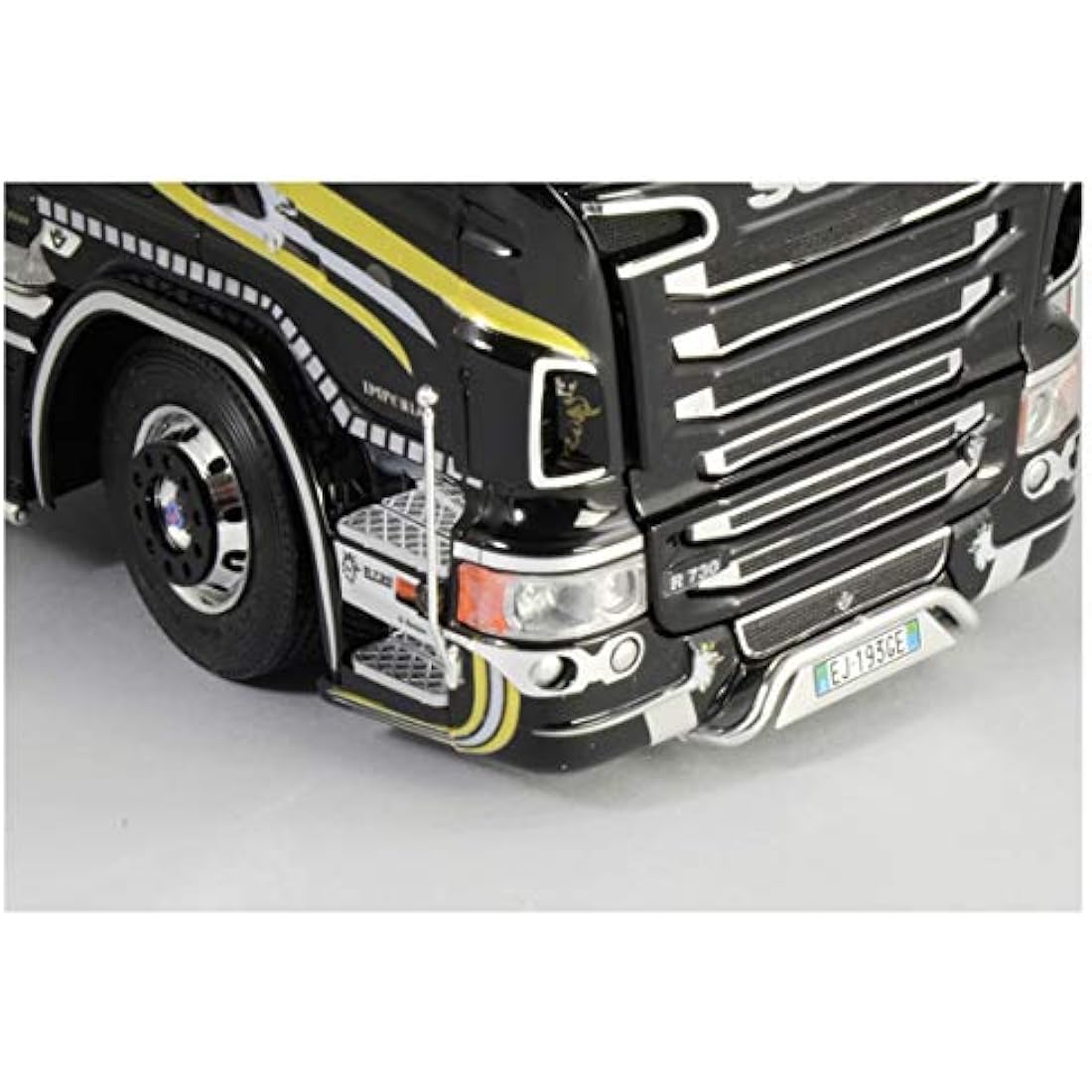 Italeri 1:24 Scale Plastic Model Kit – Detailed Assembly Hobby Set