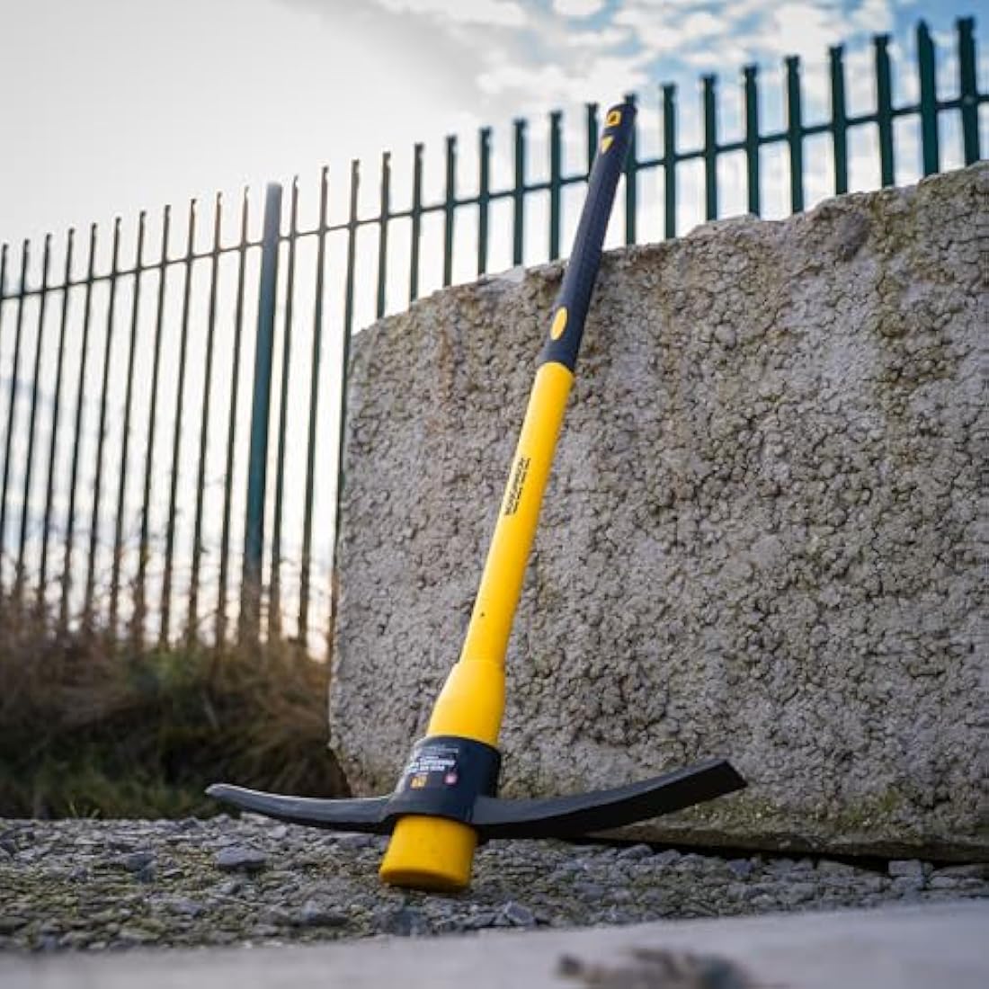 Roughneck 5lb Pick Axe with Fibreglass Handle - Heavy Duty Root Removal