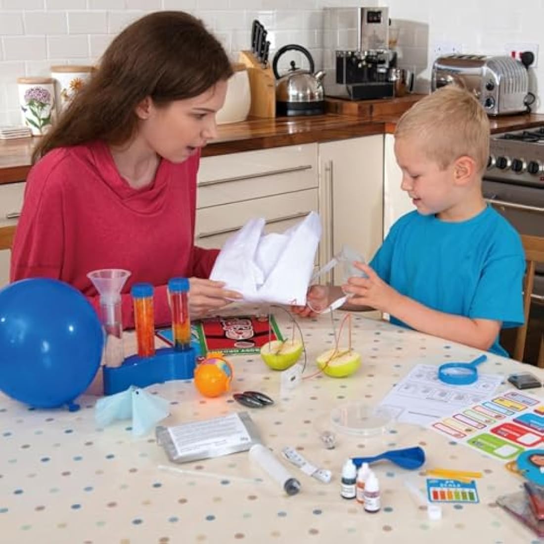 Galt Giant Science Lab – 30 STEM Experiments Kit with Lab Coat