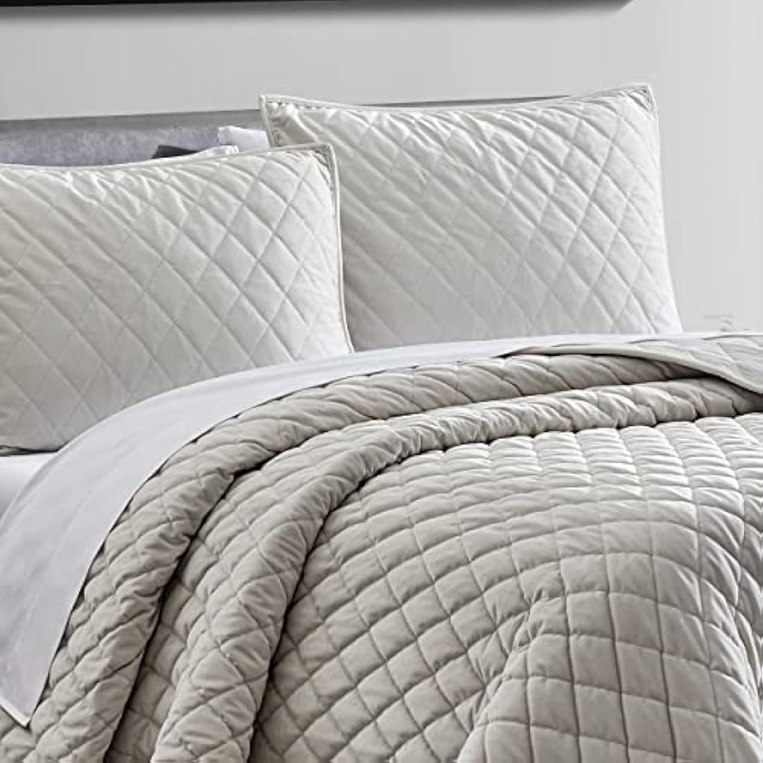 Vera Wang Velvet Quilt Set – Luxury Diamond Stitch Bedding, Ivory, Queen