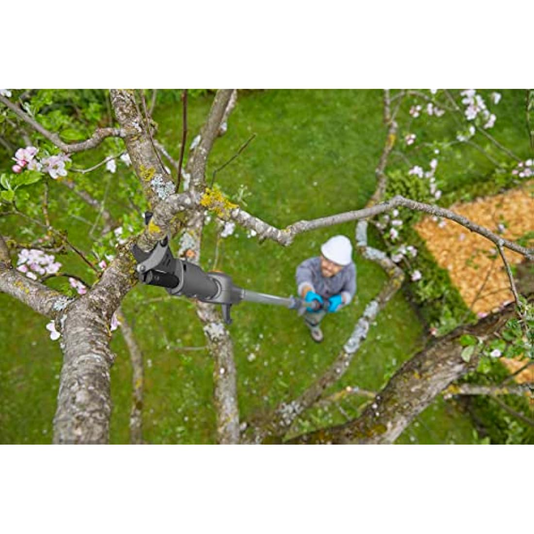 Gardena HighCut 360/18V Cordless Telescopic Tree Pruner (Tool Only)