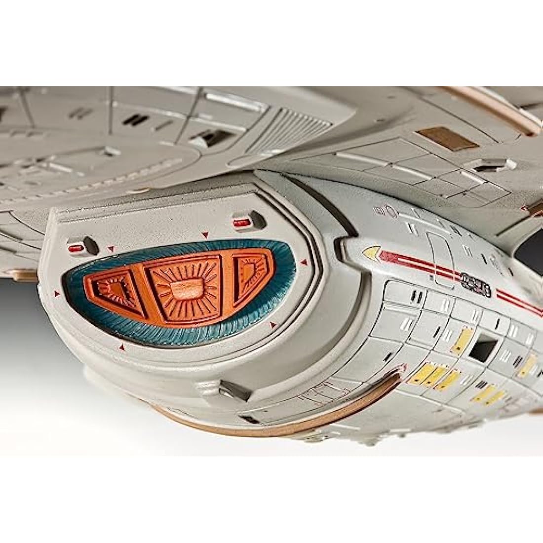 Revell U.S.S. Voyager 1:670 Scale Plastic Model Kit – Sci-Fi Spacecraft
