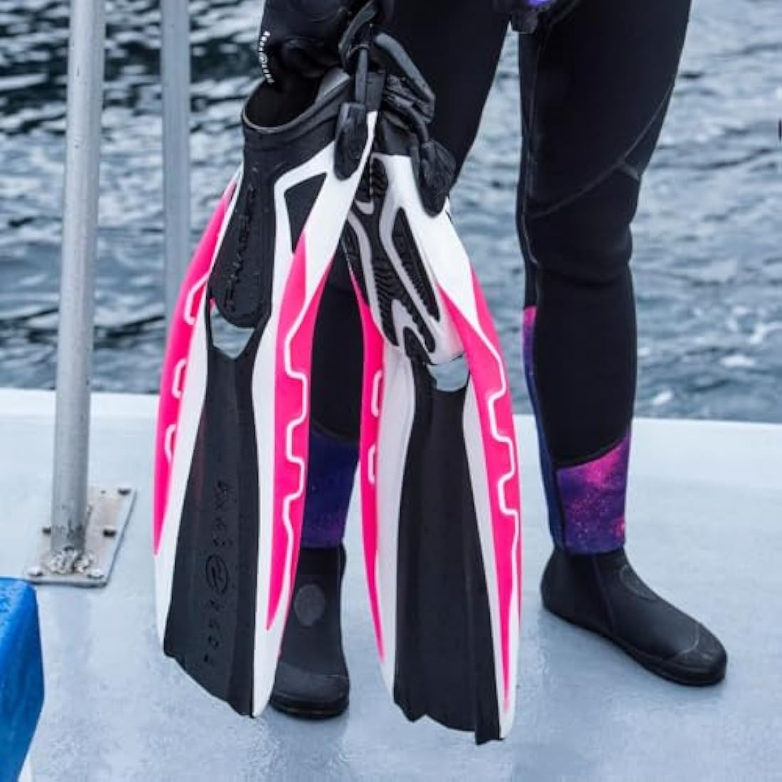 Aqualung Phazer Diving Fins – Wave Rib Technology Scuba & Snorkel
