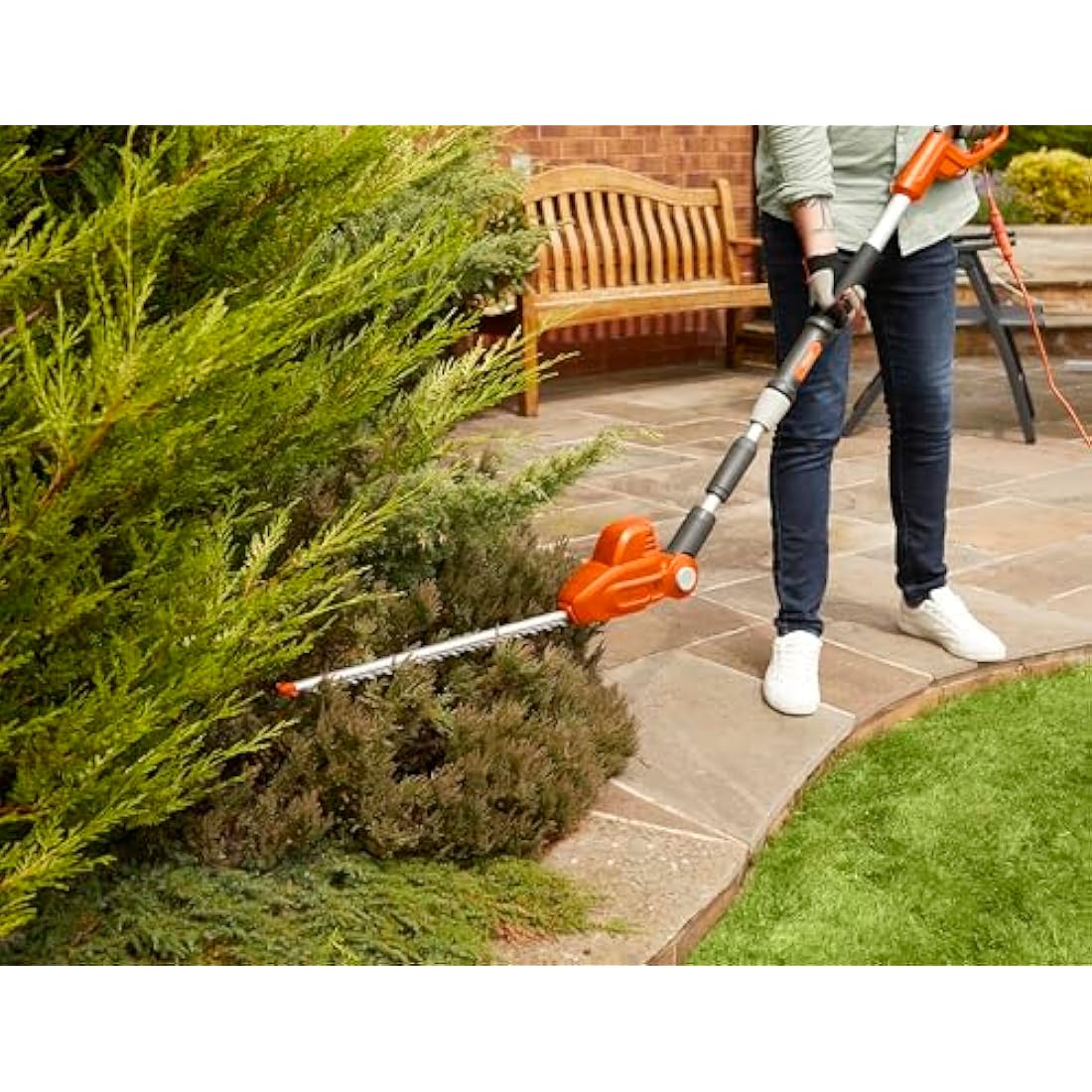 Flymo EasiCut Reach 480 Electric Hedge Trimmer – 500W Telescopic