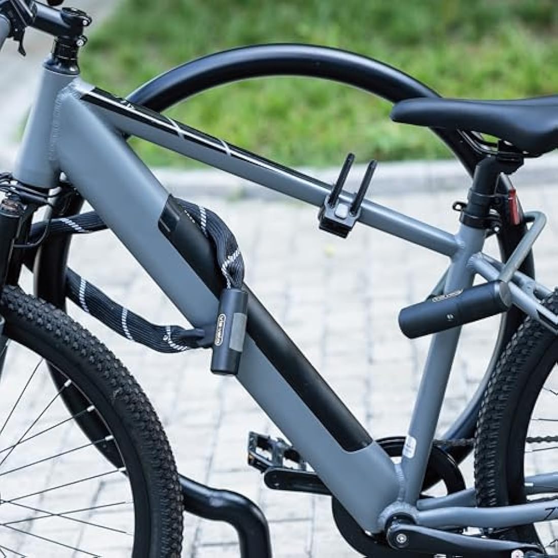 Via Velo Heavy-Duty Bike U-Lock and Chain Set | Sold Secure Gold