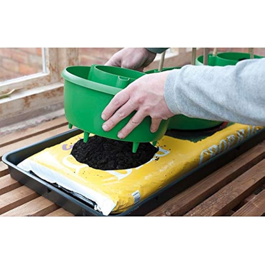 Jolof Store Plant Halo Self-Watering Pot and Crop Support System – Green