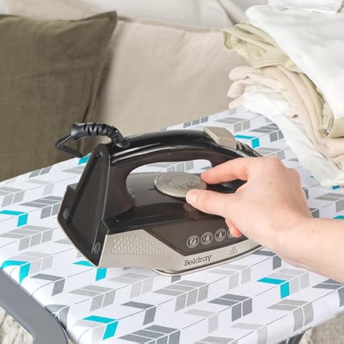 Beldray 2000W Steam Iron – Ceramic Soleplate & 230ml Water Tank