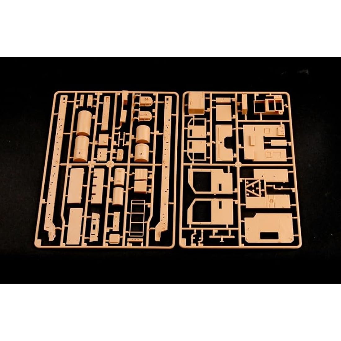 Hobbyboss 1:35 M1070/M1000 HETS Military Plastic Model Assembly Kit