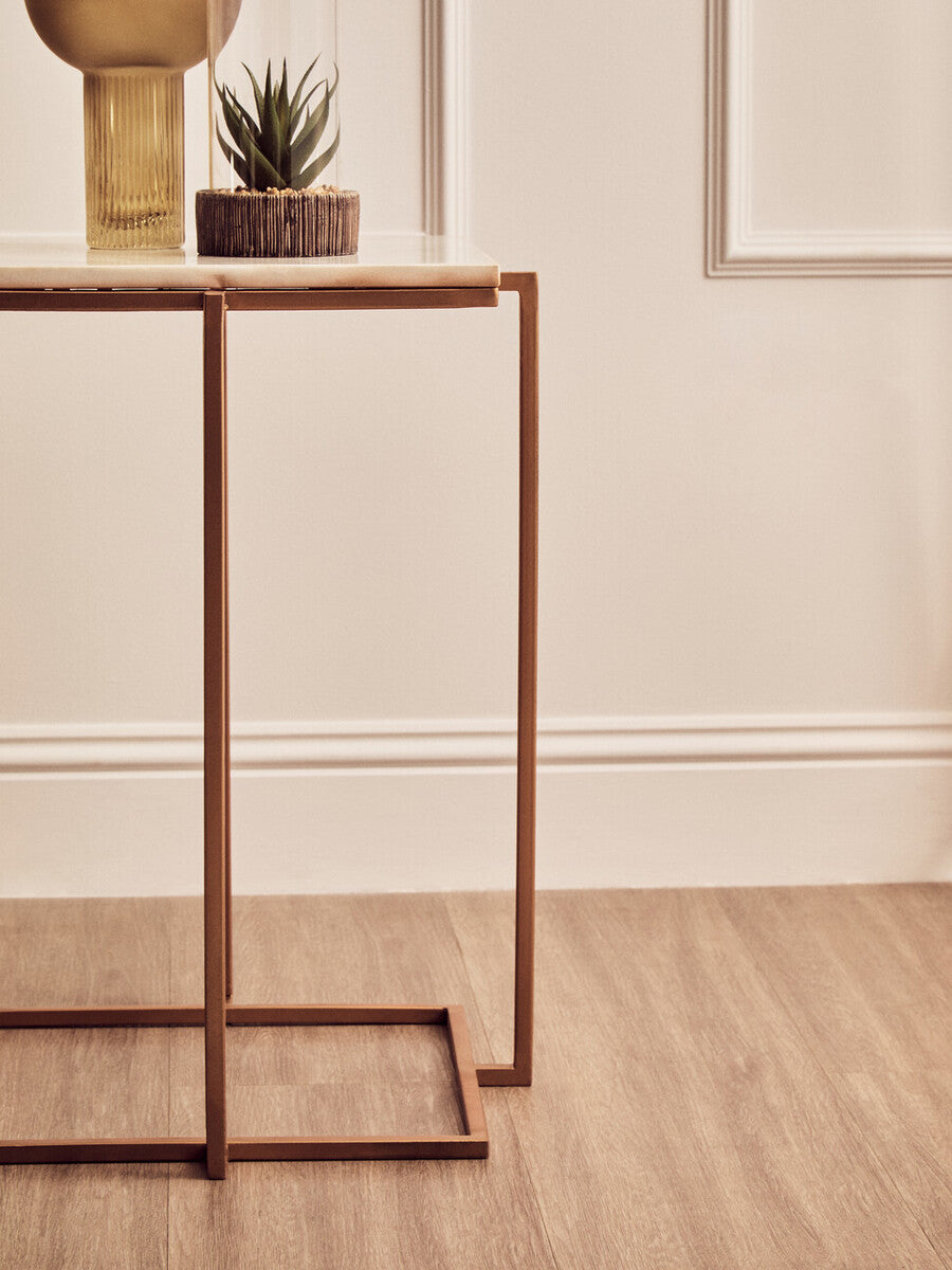 Orsina Shalimar Side Table – White Marble Top with Gold Iron Legs