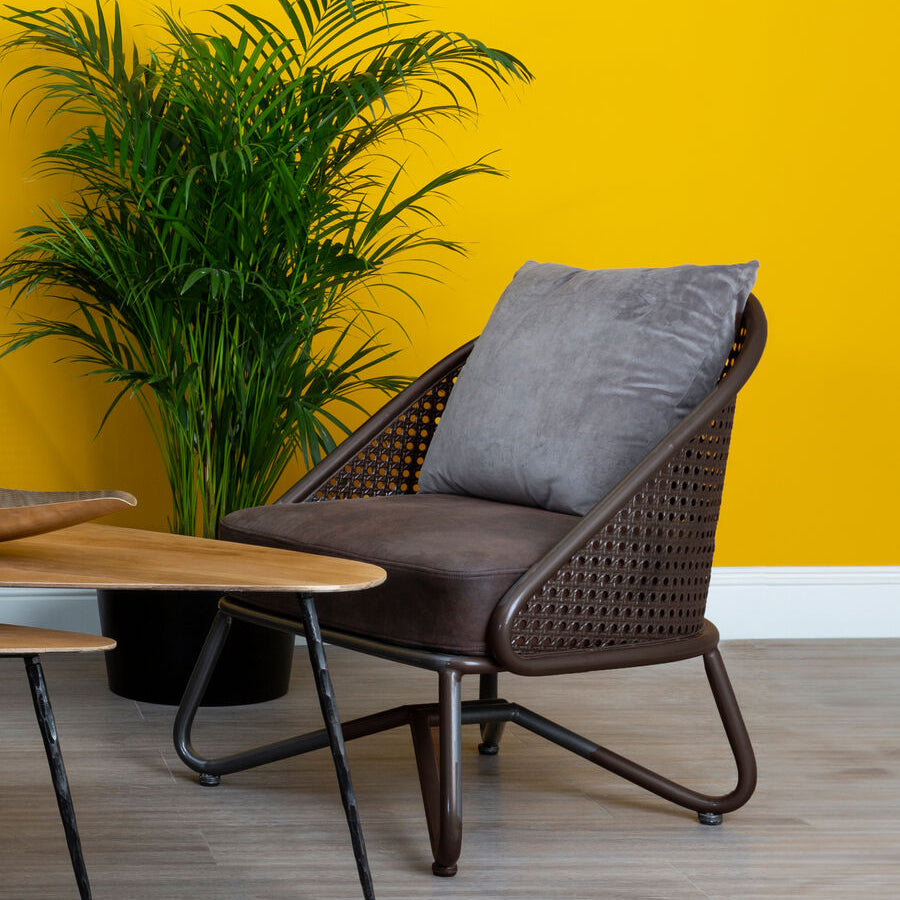 Orsina New Foundry Accent Chair – Modern Sculptural Design with Curved Legs