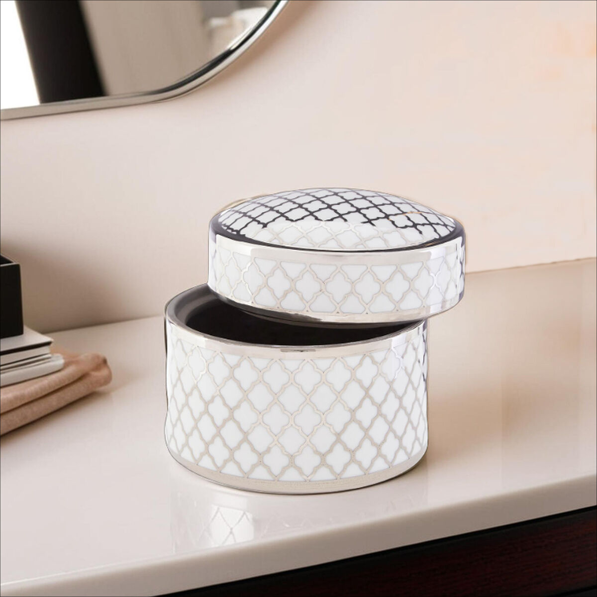 Orsina Renne Large Ceramic Box – White and Silver Quatrefoil Decor