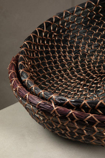Orsina Bora Seagrass Decorative Bowl – Black and Copper Catch-All