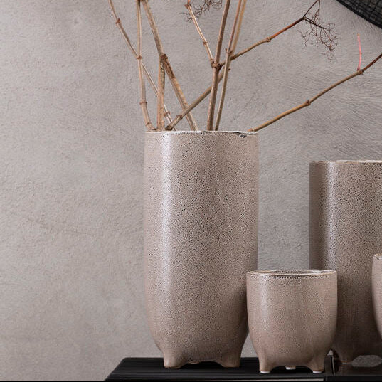 Orsina Calcita Natural Speckled Small Stoneware Vase – 4-Footed