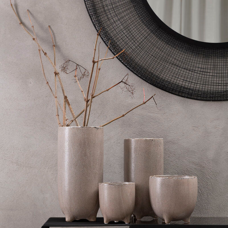 Orsina Calcita Natural Speckled Ceramic Planter – Small Footed Pot