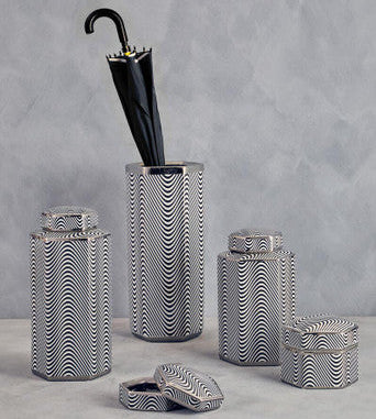 Orsina Celeste Porcelain Umbrella Stand – Black and White Wavy Pattern
