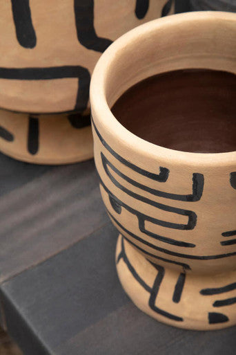Orsina Barren Hand Painted Earthenware Planter – Sand and Black