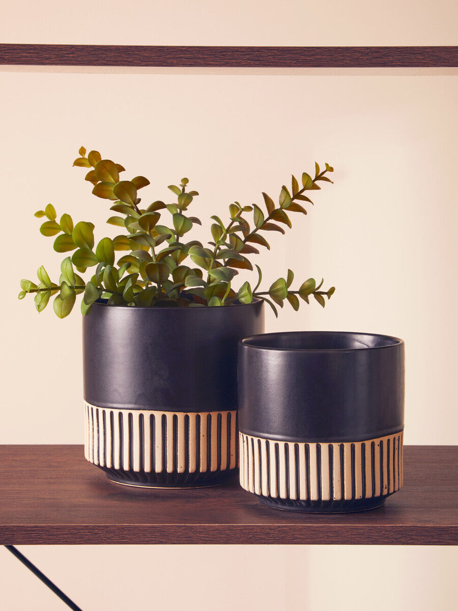 Orsina Kiso Large Ceramic Planter – Modern Hand-Carved Indoor Pot