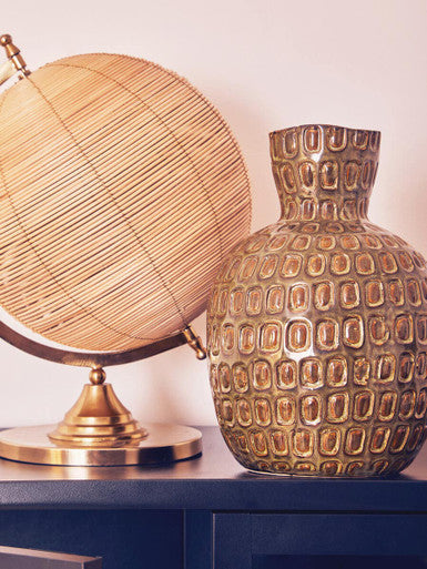 Orsina Yana Large Green Ceramic Vase – Textured Stoneware Centerpiece