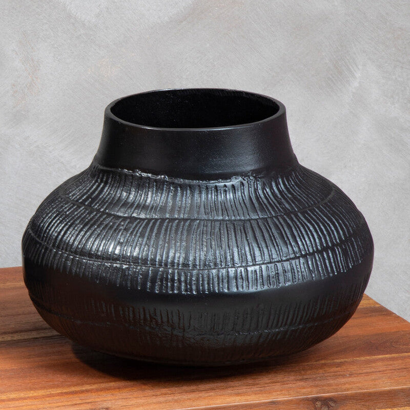 Orsina Deomali Small Black Etched Vase – Modern Sculptural Decor